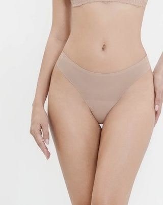 Aimer Soft Essence Seamless Smooth Thong